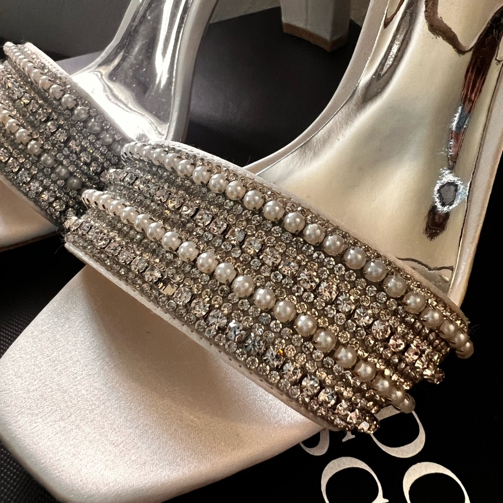 Badgley Mischka Kari Rhinestone Block Heel Shoe - Picture 4 of 8